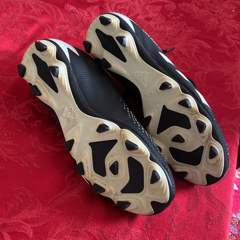 Adidas predator cleats sz 8.5 - Picture 3 of 4